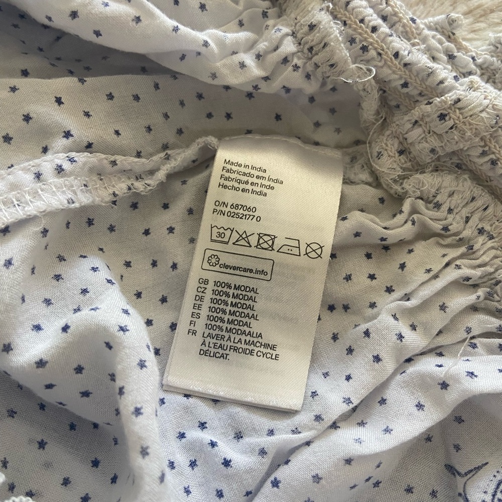 H&M Blue and White Paisley Patterned Blouse - Picture 6 of 6